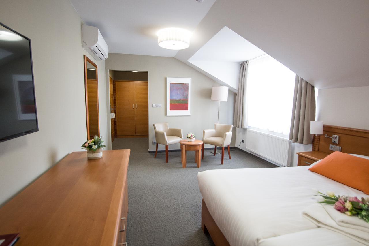 Hotel Pod Vezi Straznice Exterior photo