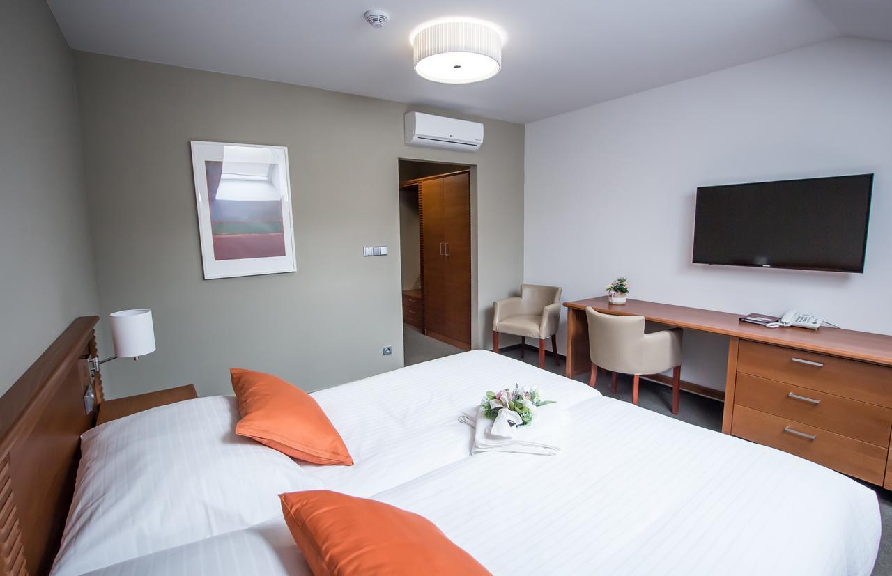 Hotel Pod Vezi Straznice Exterior photo